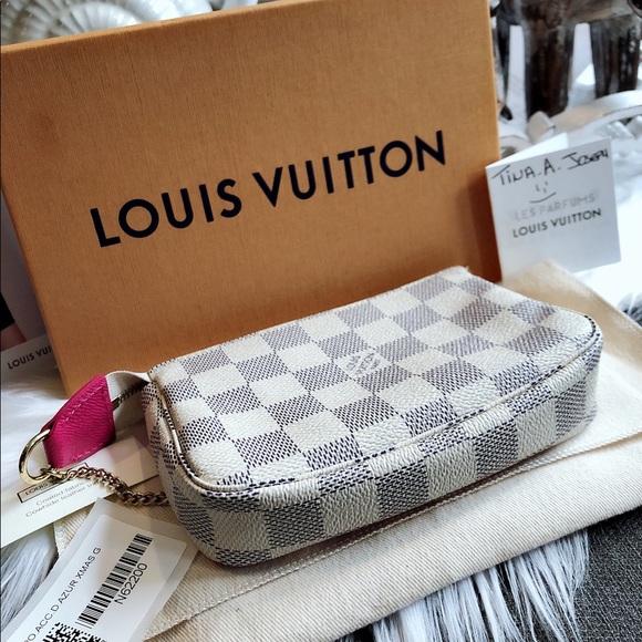 Excellent condition Louis Vuitton mini pochette. - Picture 5 of 8